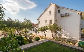 Apartments Pina